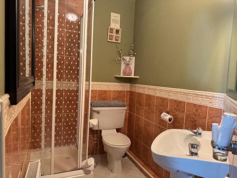 Double Room image 3
