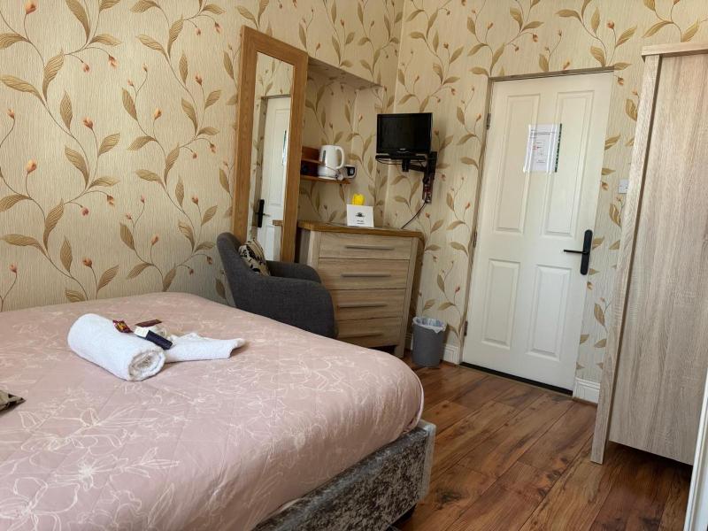 Double Room with Private External Bathroom image 1