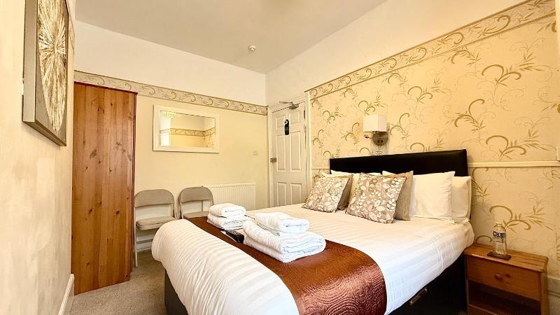 Economy Double Room image 4