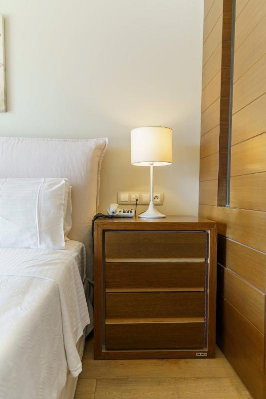 Double Room with Side Sea View image 4
