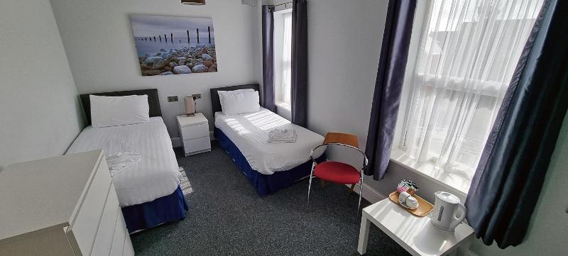 Twin Room image 1