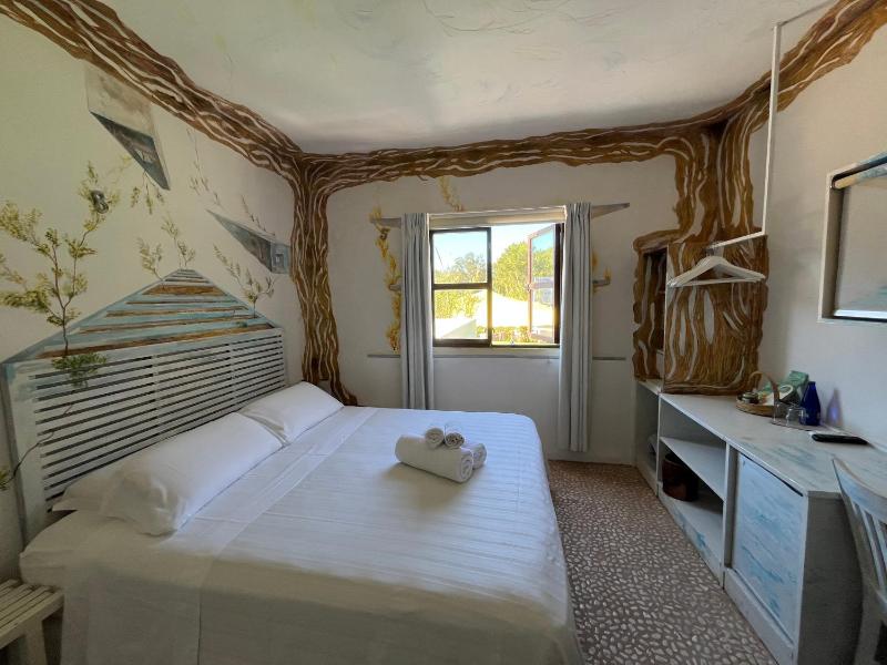 Deluxe Double or Twin Room image 3