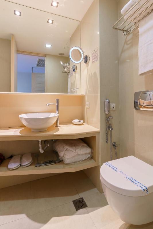 Family Suite Split Level with Land View image 3