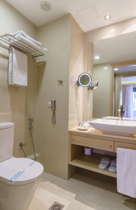 Family Suite Split Level with Land View image 4
