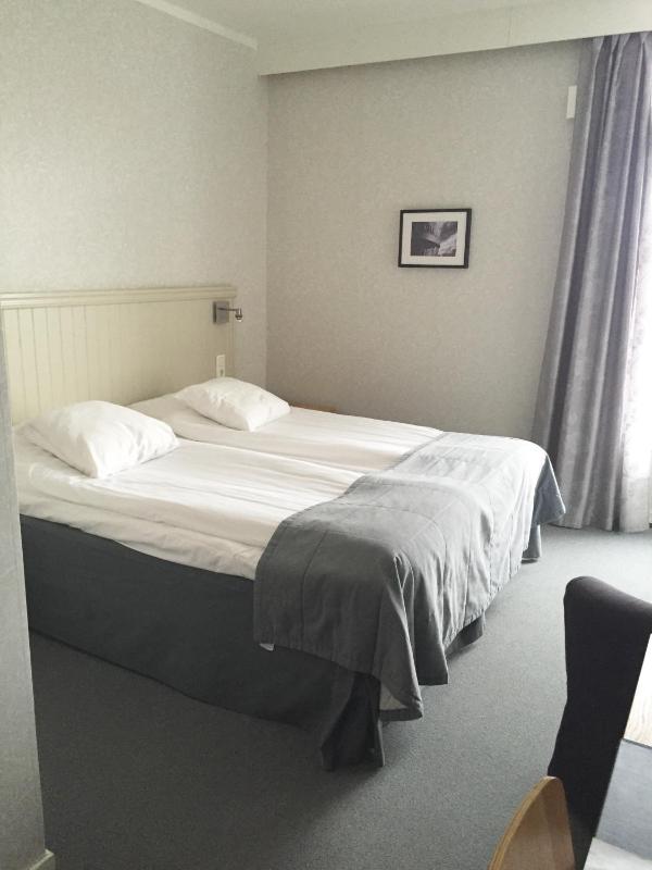 Double or Twin Room image 3