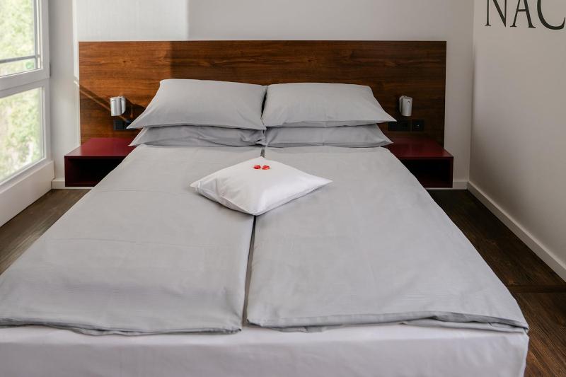 Standard Double Room image 3