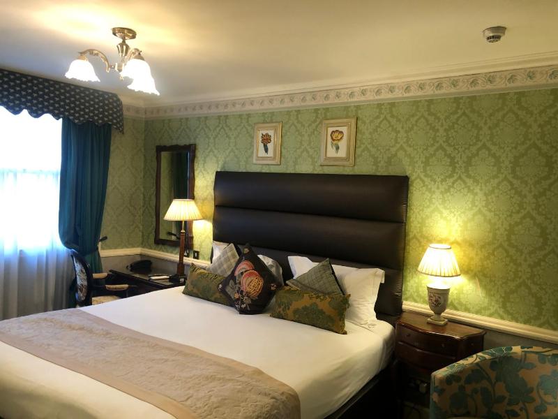 One-Bedroom Suite image 4
