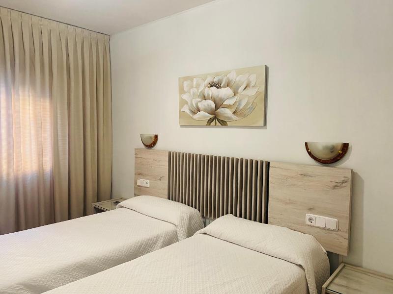 Twin Room image 1