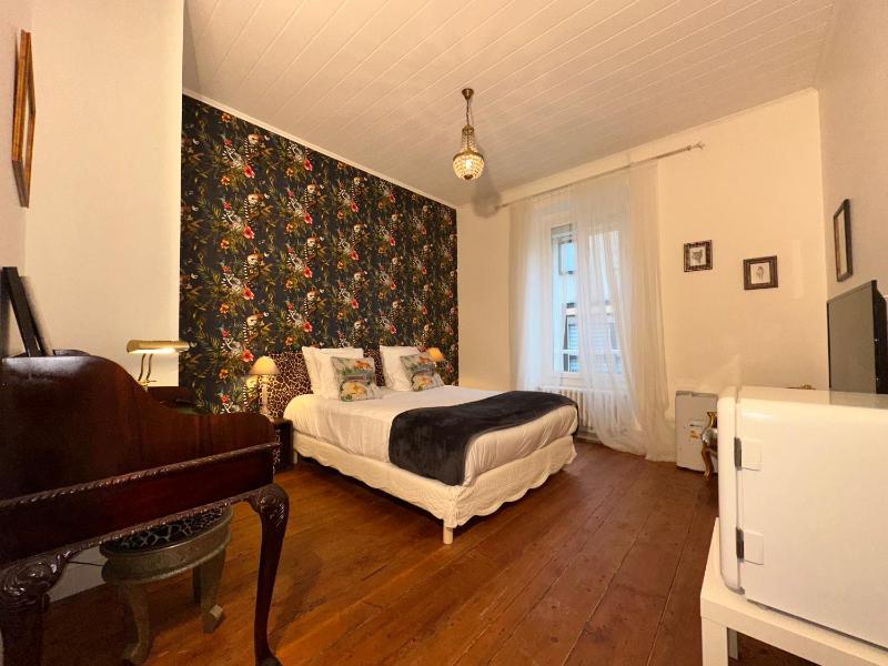 Deluxe Queen Room image 2
