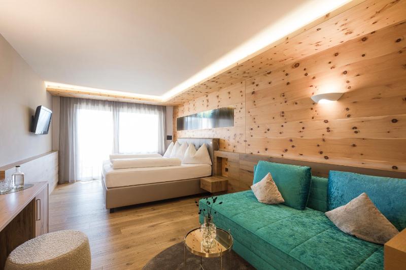 One-Bedroom Suite image 2