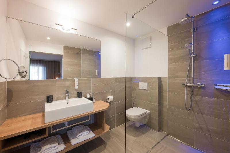 Superior Double Room image 3