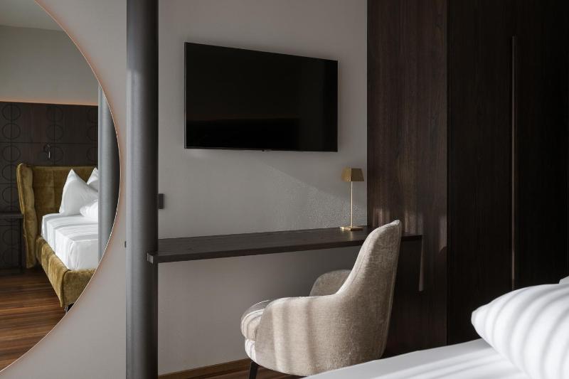 Two-Bedroom Chalet image 3