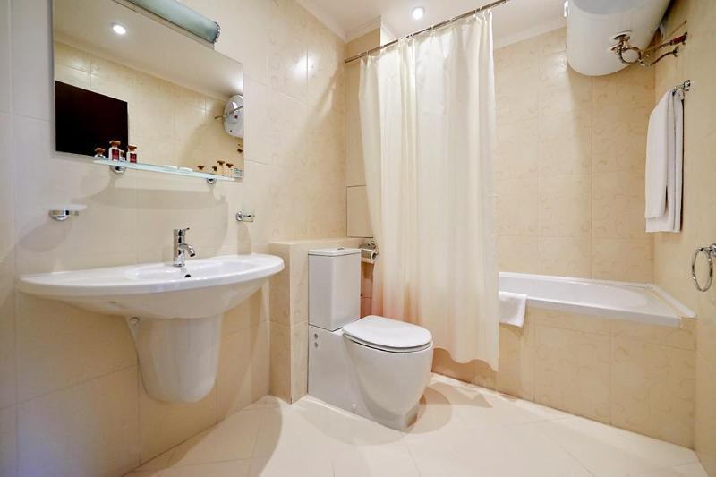 Deluxe Studio with Garden View image 2