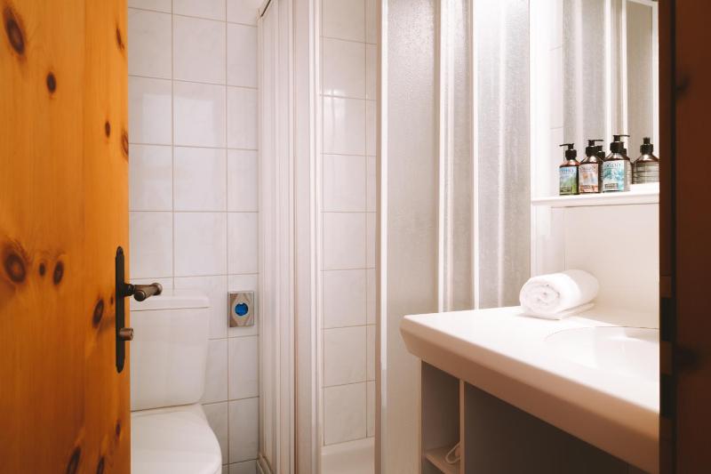 Double Room with Balcony image 2