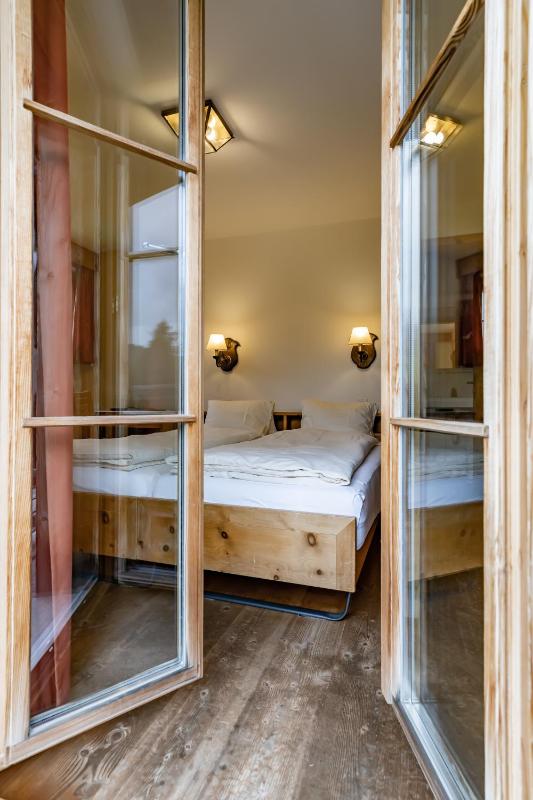 Double Room with Balcony image 4