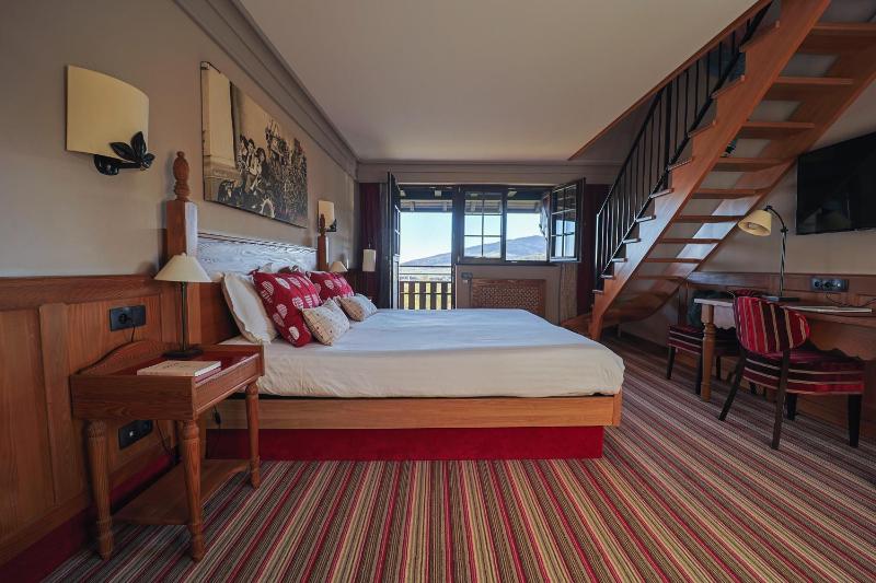 Deluxe Quadruple Room image 3