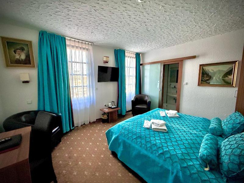 Double Room image 4
