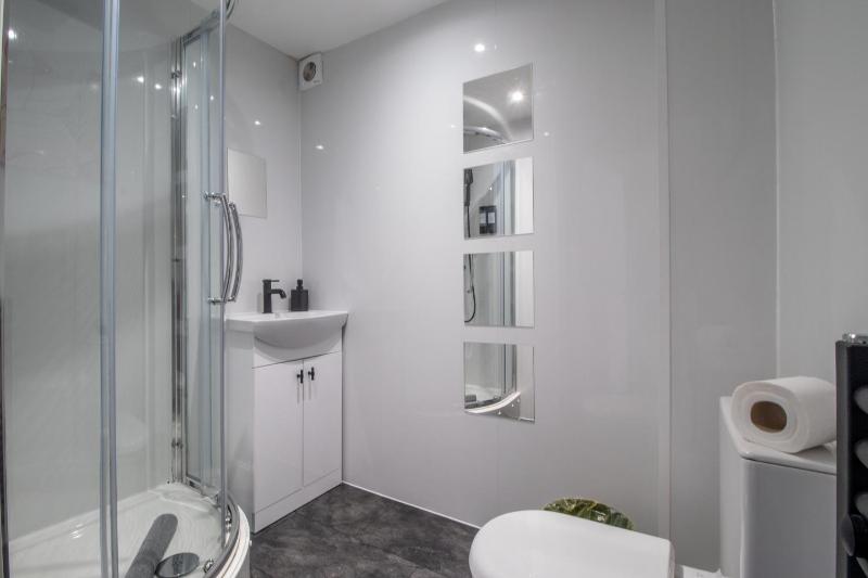 Four-Bedroom Apartment image 3