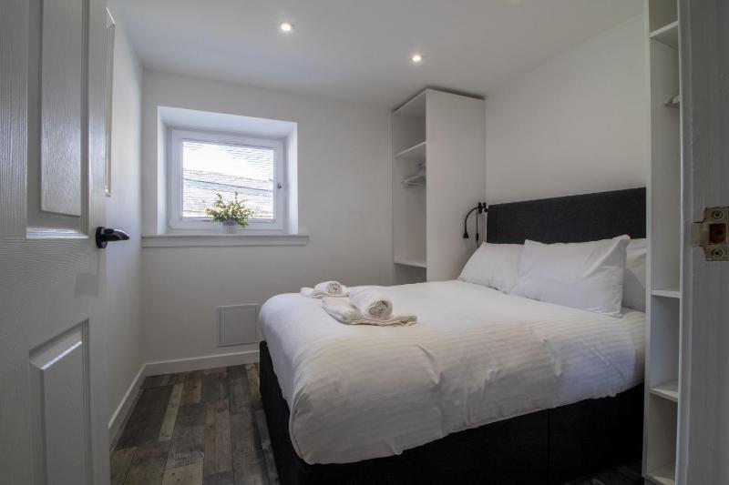 Four-Bedroom Apartment image 4