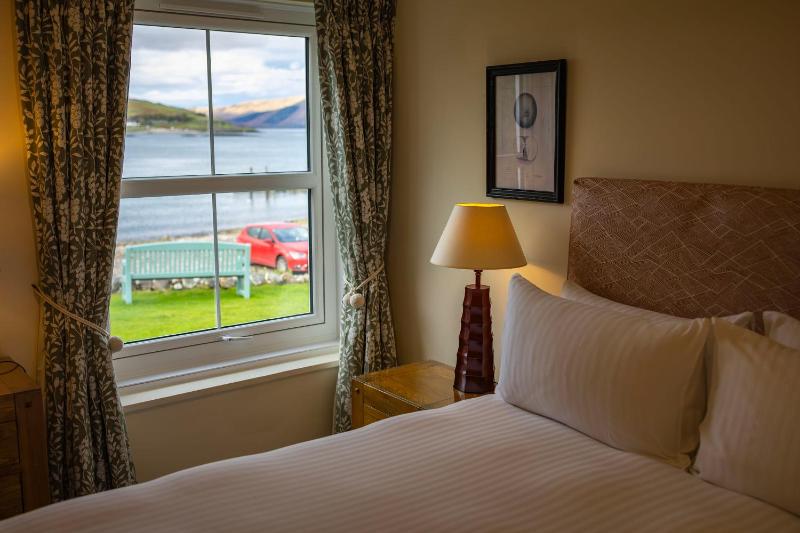 Double Room with Sea View image 4