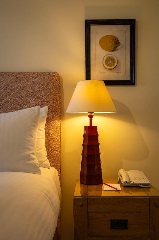 Standard Double Room image 3