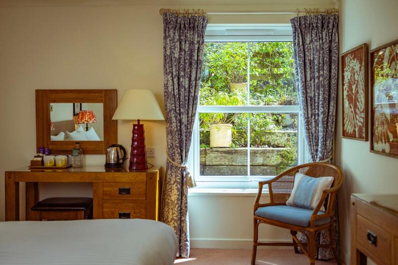 Standard Double or Twin Room image 4
