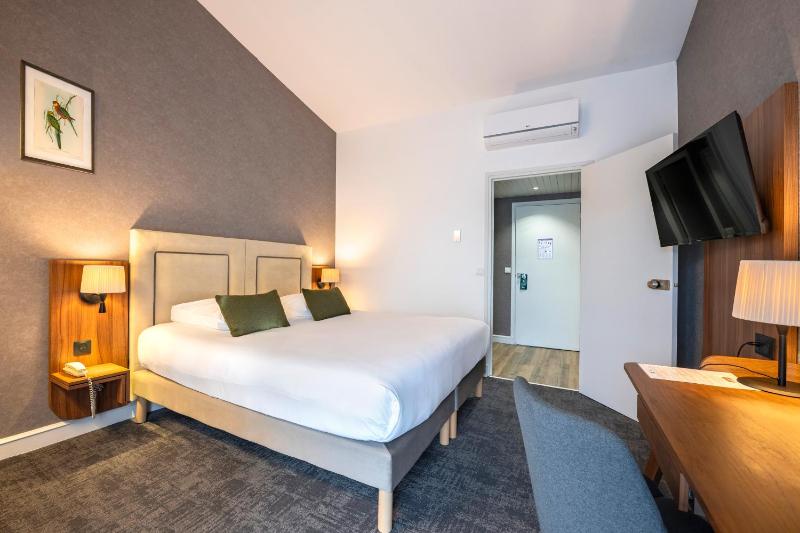 Double Room image 1