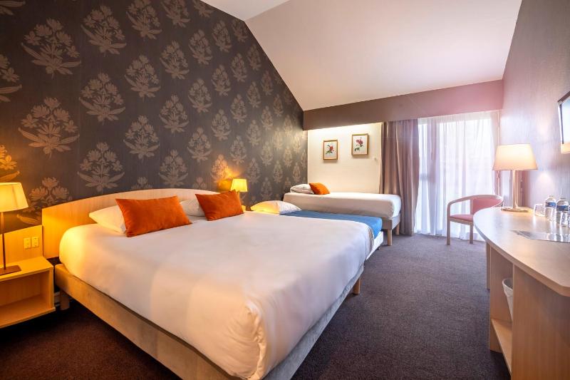 Quadruple Room image 3