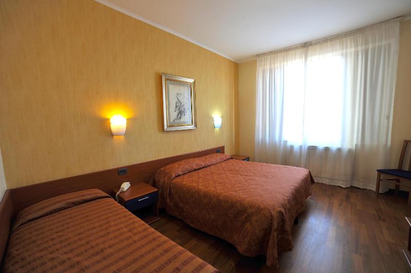 Triple Room image 2