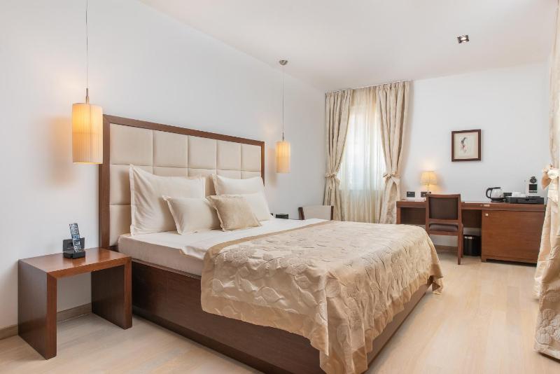 Deluxe Double Room image 1