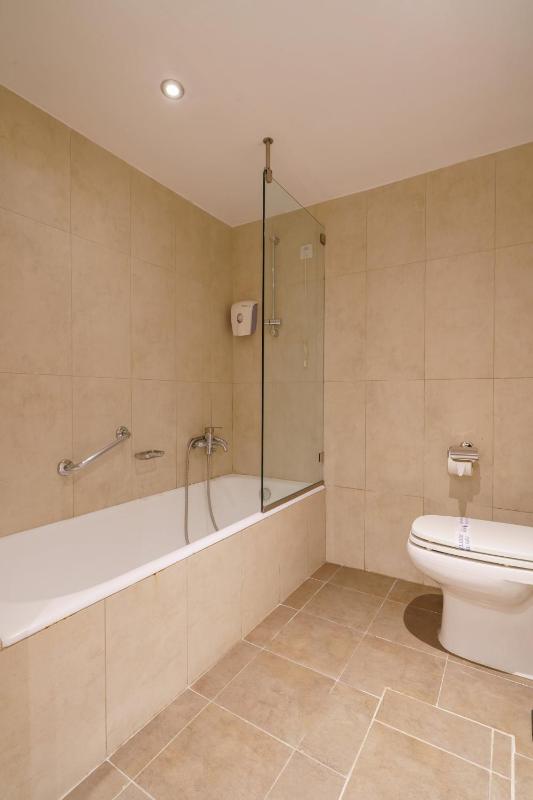 Family Suite Split Level with Street View image 3