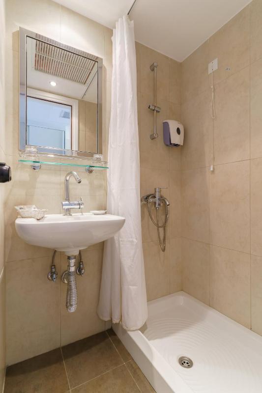 Economy Double Room image 2
