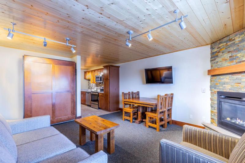 One-Bedroom Suite image 3