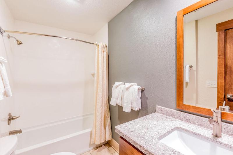 One-Bedroom Suite image 2