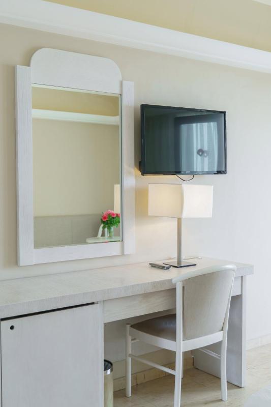 Economy Double Room image 3