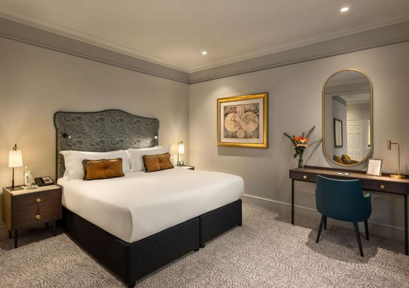 Classic Junior Suite image 4