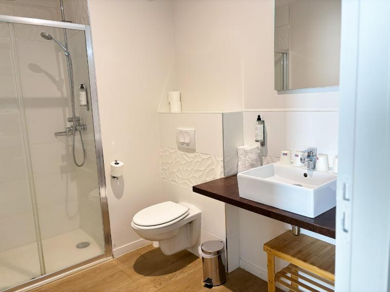 One-Bedroom Apartment image 2