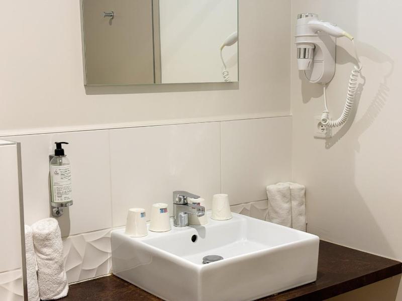 One-Bedroom Apartment image 3