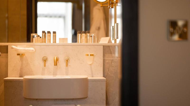 Suite with City View image 4