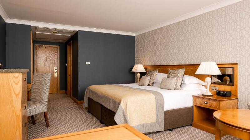 Deluxe Family Room image 4