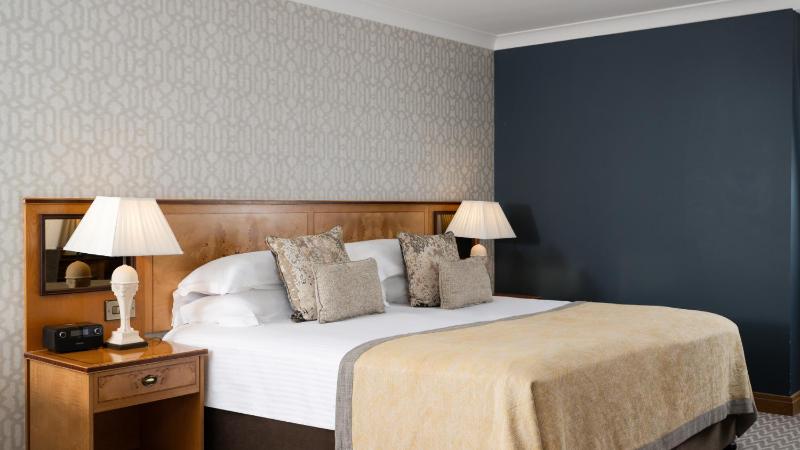 Deluxe Family Room image 3