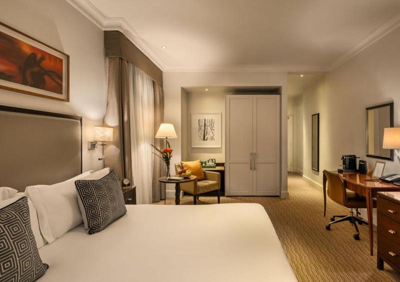 Executive King Room image 4