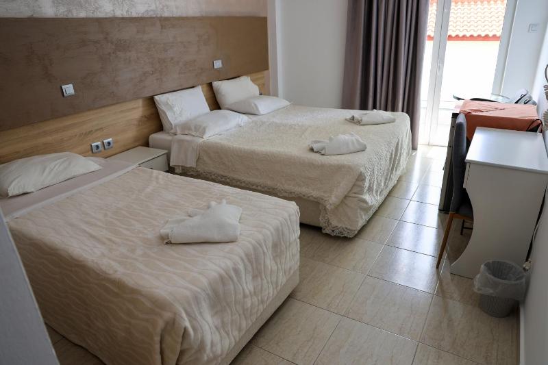Triple Room image 3