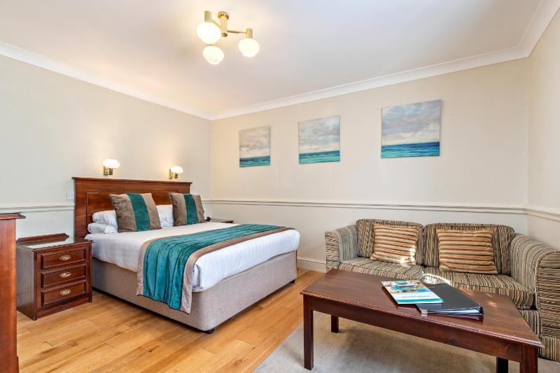 Studio with Double Bed - Non-Smoking image 4