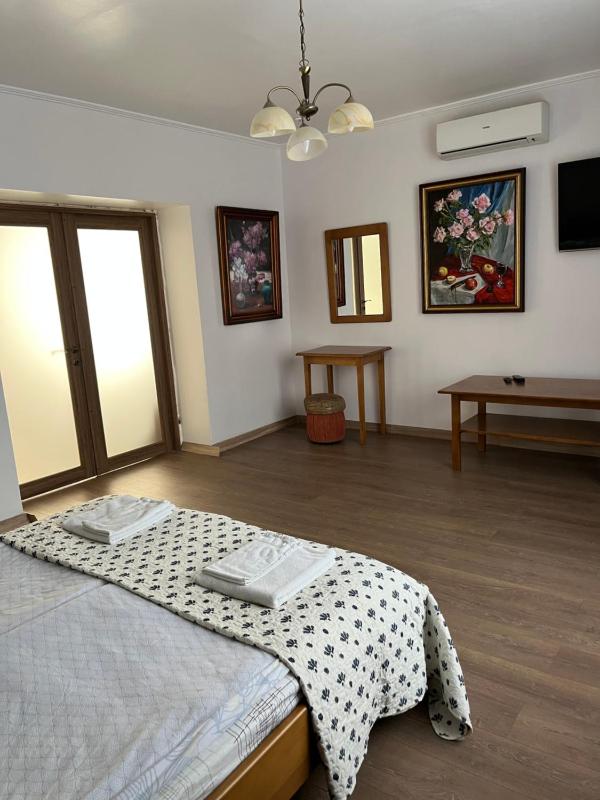Family Room image 2