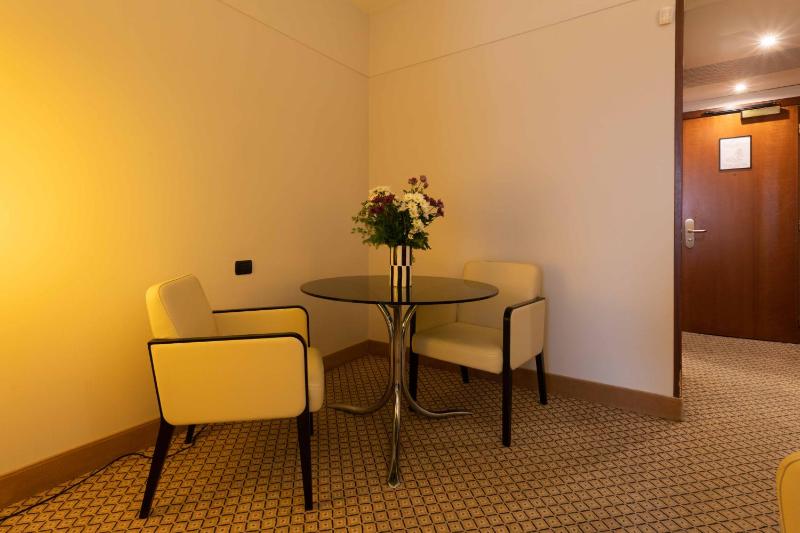 Classic Junior Suite image 2