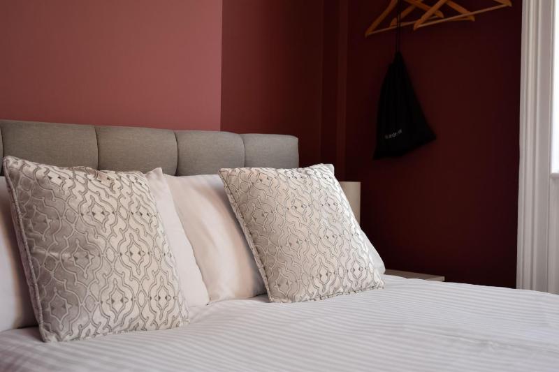 Grosvenor Place Guest House - image 25