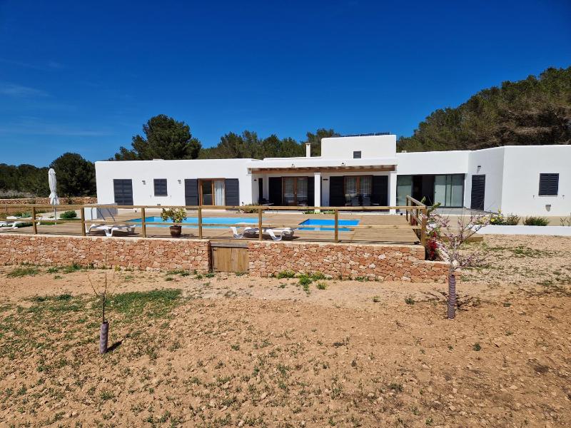 Three-Bedroom Townhouse image 3