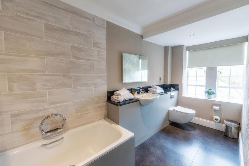 Standard Double Room image 4