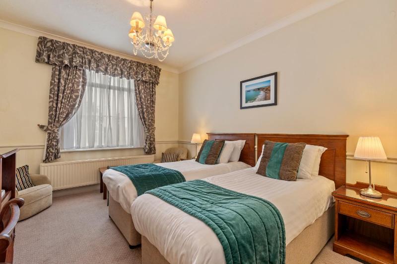 Standard Double Room with Two Single Beds - Non-Smoking image 3